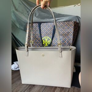 Tory Burch Emerson tote bag. Large size.